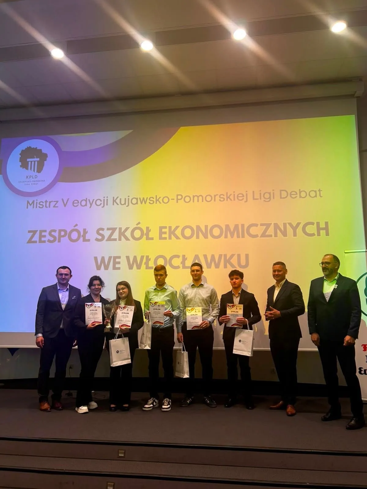 Zespół Szkół Ekonomicznych triumfuje w Kujawsko-Pomorskiej Lidze Debat