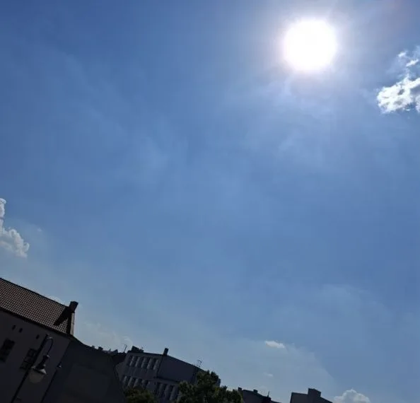 Zraszanie nawierzchni ulic w czasie upałów
