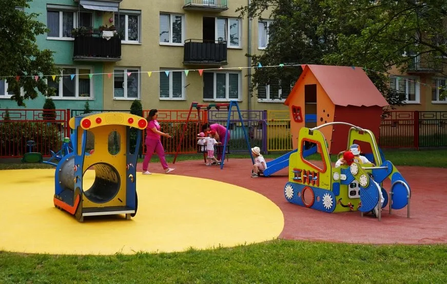 Nowy plac zabaw przy żłobku na Zazamczu