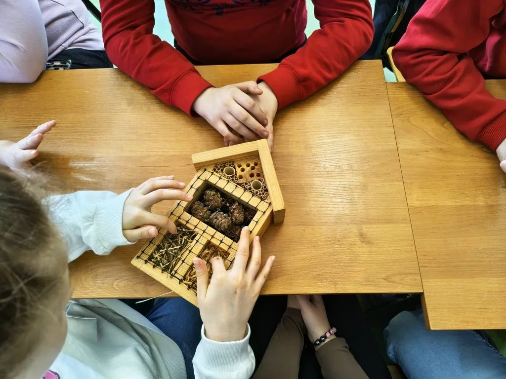 Zakończenie pierwszej tury warsztatów w projekcie „Obudź w sobie ekologa – II edycja” oraz rozdanie zbiorników na deszczówkę