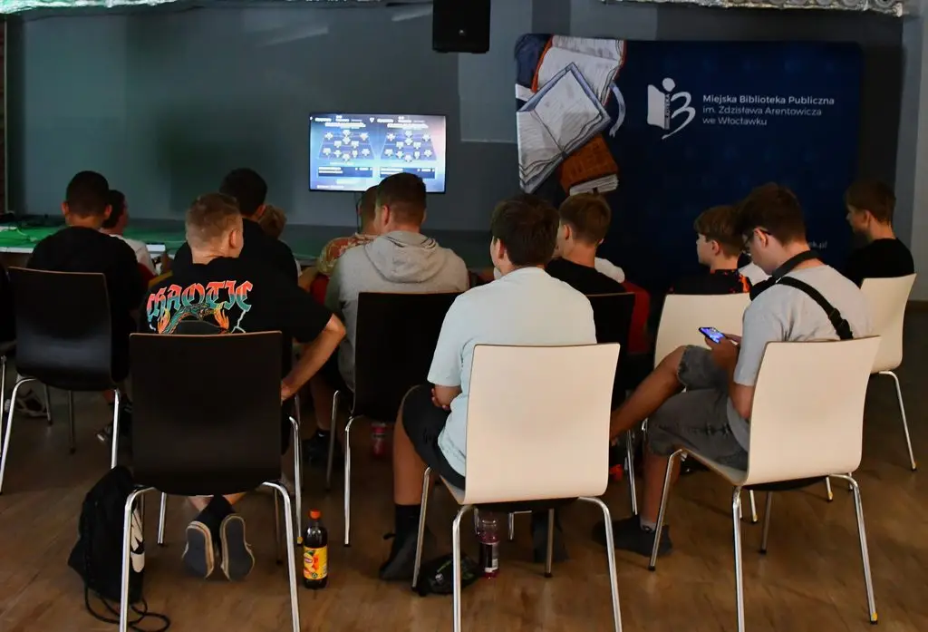 Zakończenie e-turnieju w grze EA FC26 w bibliotece