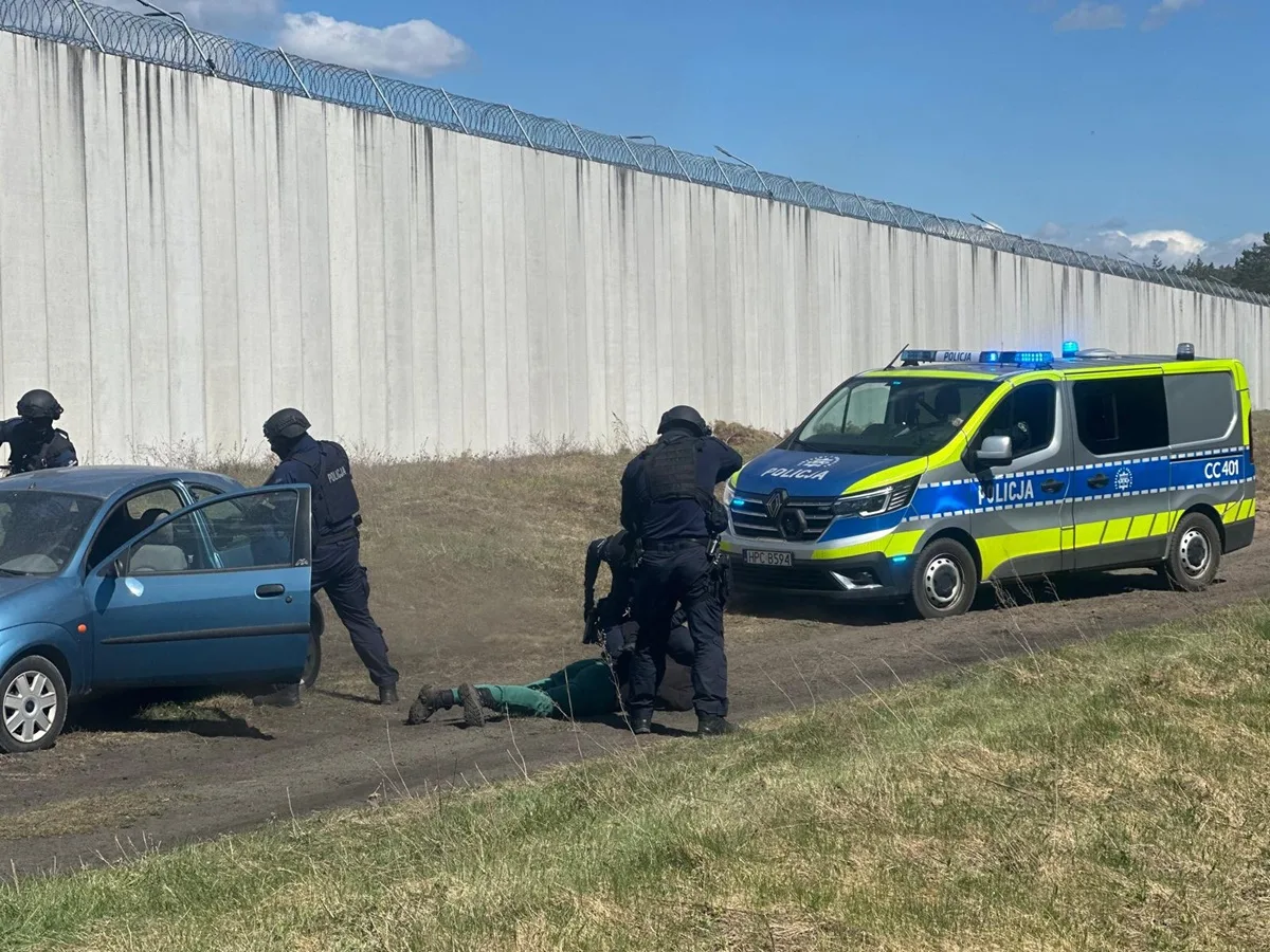 Wspólne ćwiczenia policji i funkcjonariuszy więziennictwa