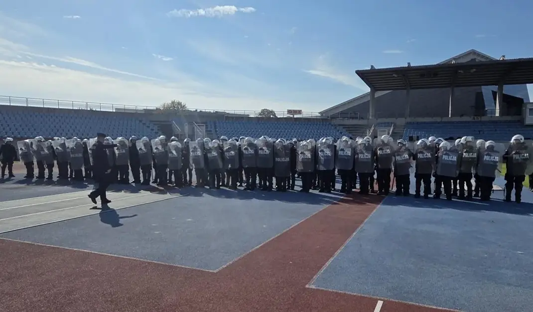 Szkolenie policjantów na stadionie we Włocławku