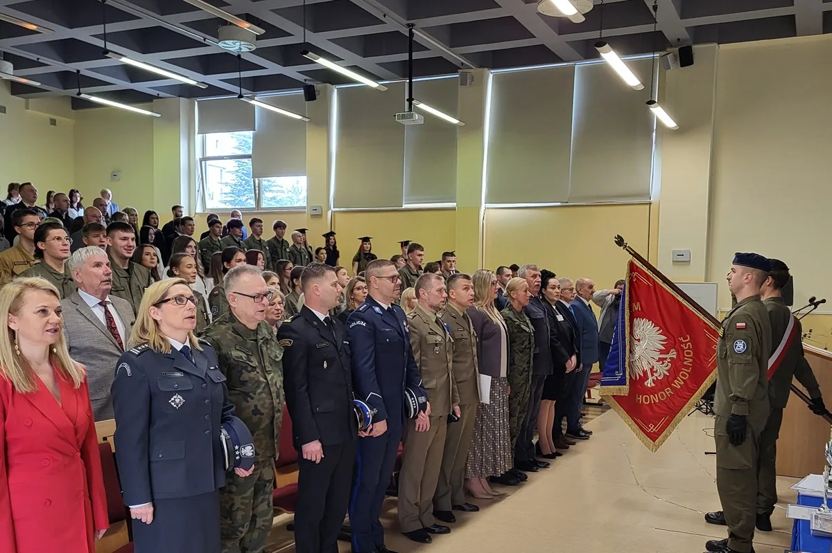 Uroczystość zakończenia roku szkolnego dla klas mundurowych w ZSA Włocławek
