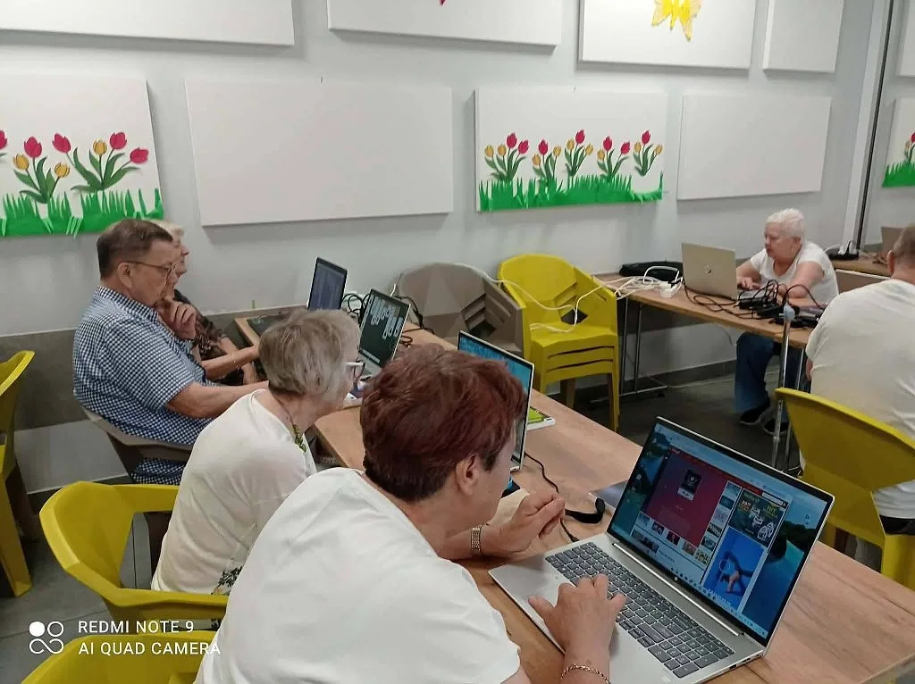 Zajęcia z cyfrowych umiejętności dla seniorów we Włocławku